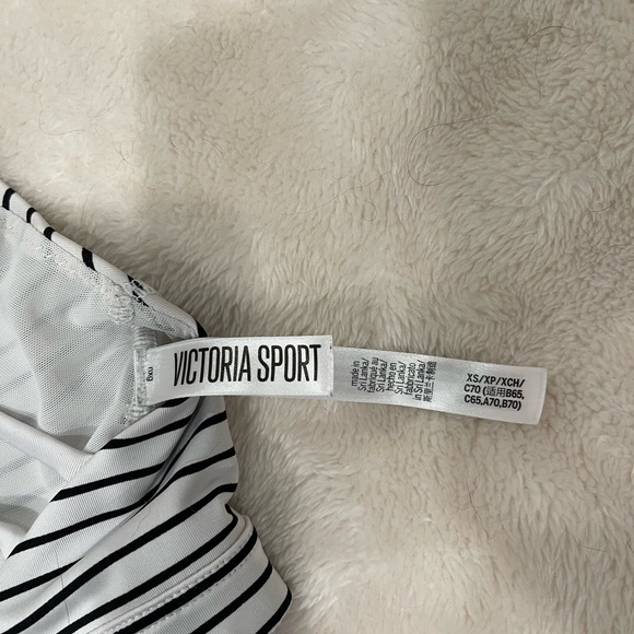 Victoria’s Secret sports bra - Picture 3 of 3